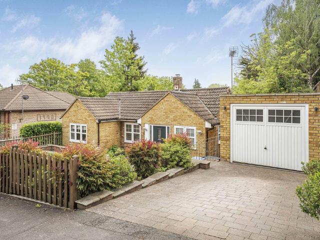 2 bedroom detached bungalow for sale