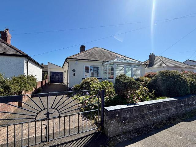 2 bedroom detached bungalow for sale