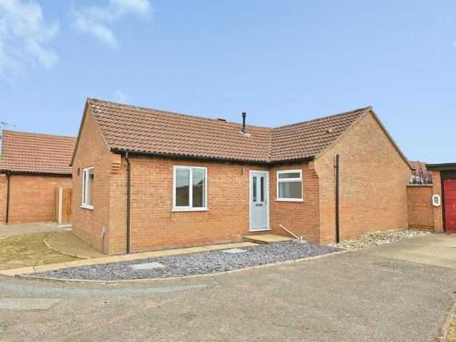 2 bedroom detached bungalow for sale