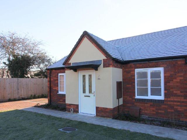 2 bedroom detached bungalow for sale
