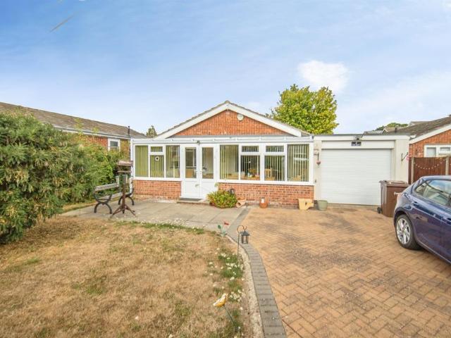 2 bedroom detached bungalow for sale