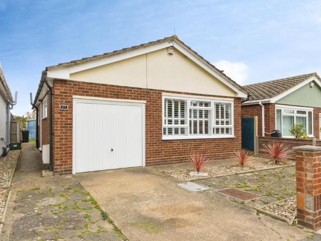 2 bedroom detached bungalow for sale