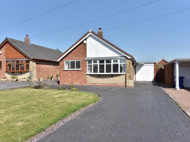2 bedroom detached bungalow for sale