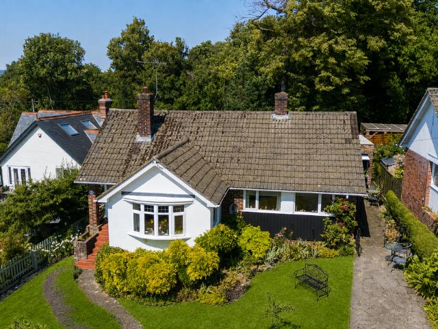 2 bedroom detached bungalow for sale