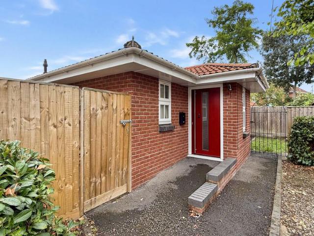 2 bedroom detached bungalow for sale