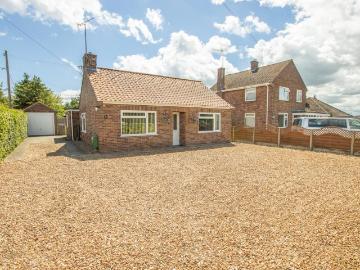 2 bedroom detached bungalow for sale