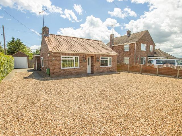 2 bedroom detached bungalow for sale