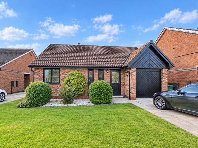 2 bedroom detached bungalow for sale