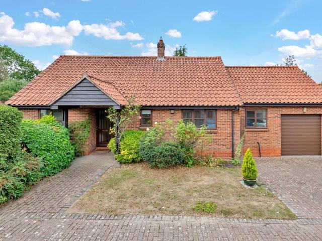2 bedroom detached bungalow for sale
