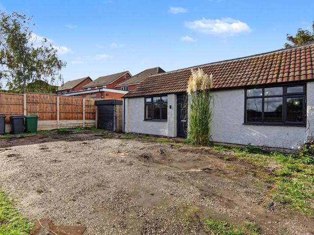 2 bedroom detached bungalow for sale