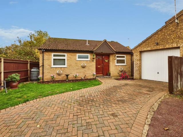2 bedroom detached bungalow for sale