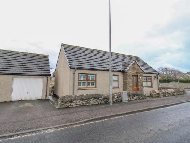2 bedroom detached bungalow for sale