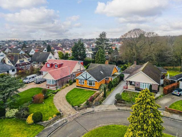 2 bedroom detached bungalow for sale