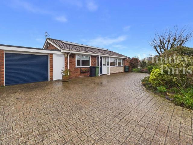 2 bedroom detached bungalow for sale