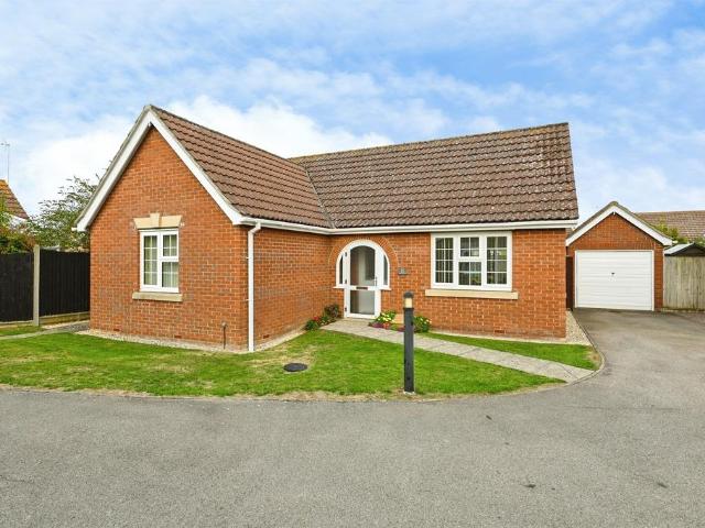 2 bedroom detached bungalow for sale