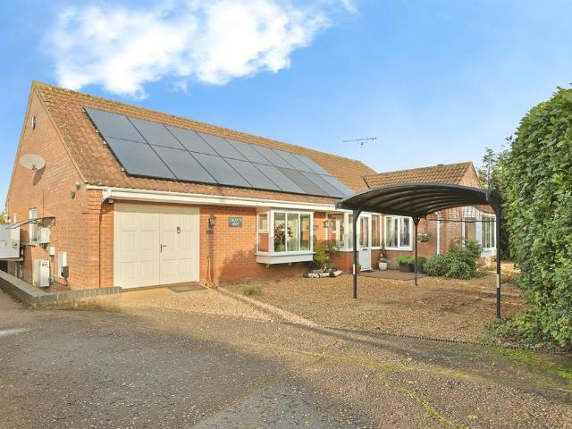 2 bedroom detached bungalow for sale
