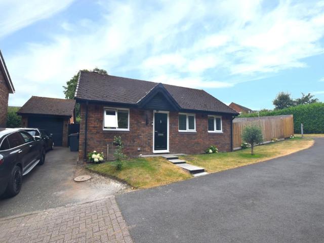 2 bedroom detached bungalow for sale