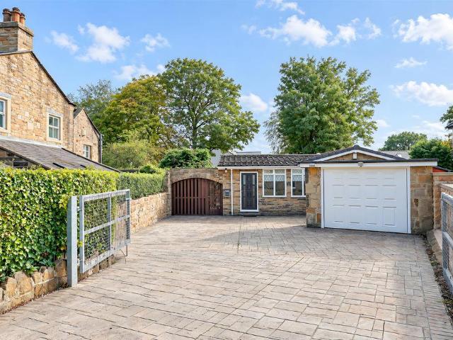 2 bedroom detached bungalow for sale
