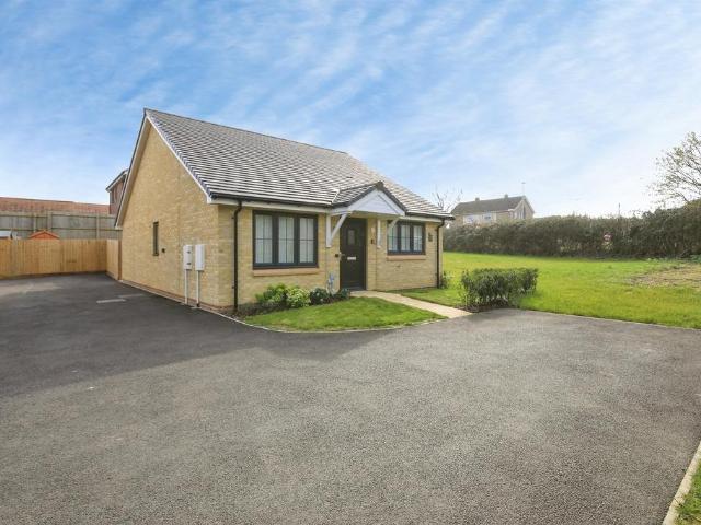 2 bedroom detached bungalow for sale
