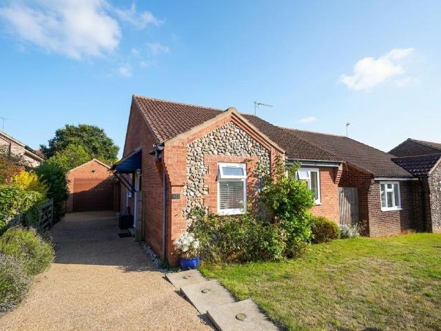 2 bedroom detached bungalow for sale
