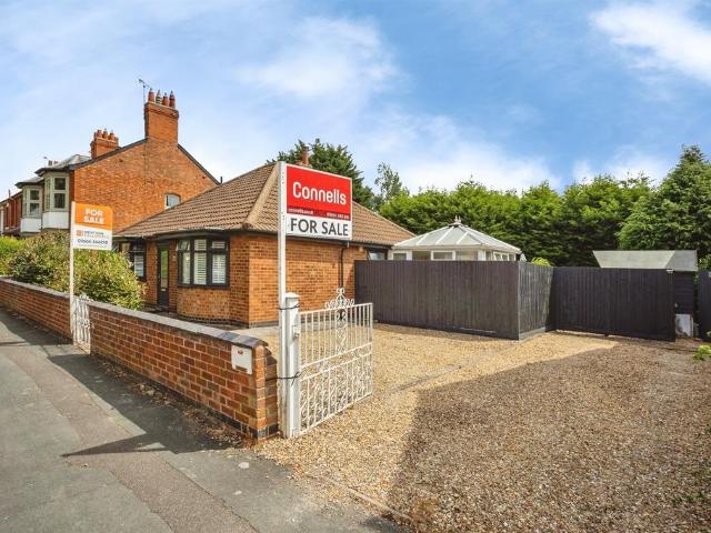 2 bedroom detached bungalow for sale