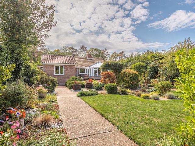2 bedroom detached bungalow for sale