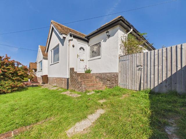 2 bedroom detached bungalow for sale