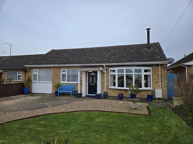 2 bedroom detached bungalow for sale