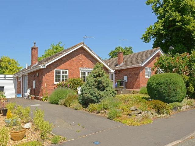 2 bedroom detached bungalow for sale
