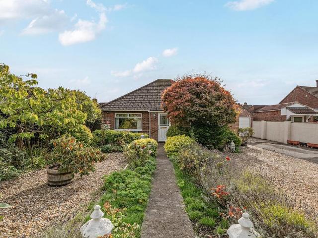 2 bedroom detached bungalow for sale