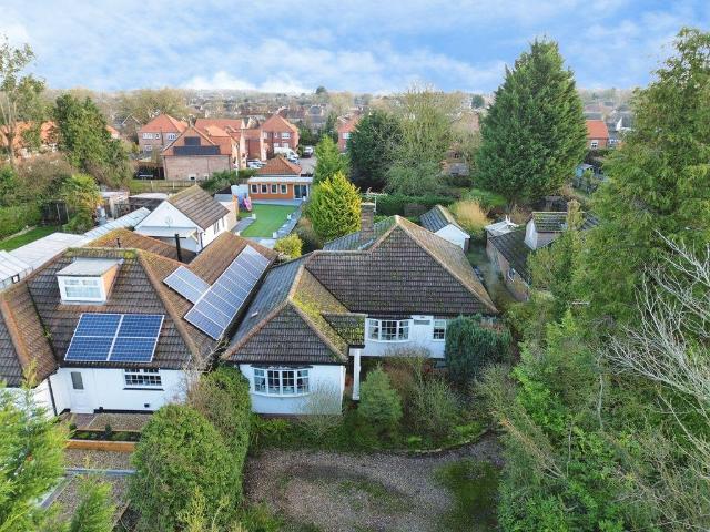 2 bedroom detached bungalow for sale