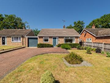 2 bedroom detached bungalow for sale