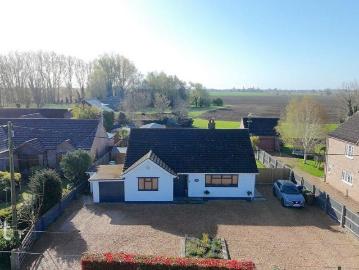 4 bedroom detached bungalow for sale