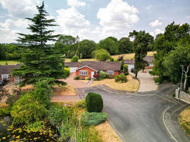 2 bedroom detached bungalow for sale