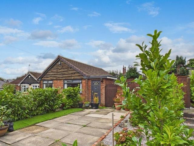 2 bedroom detached bungalow for sale