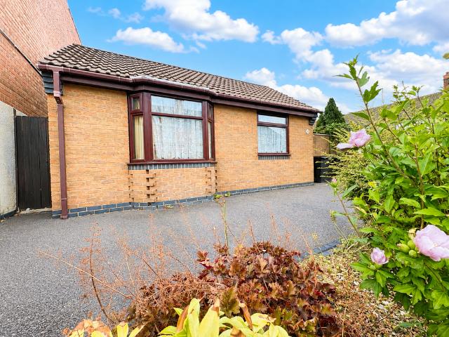 2 bedroom detached bungalow for sale