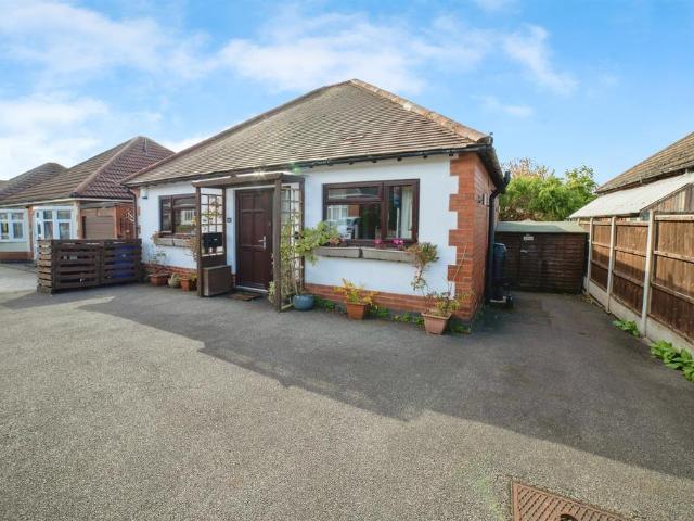 2 bedroom detached bungalow for sale