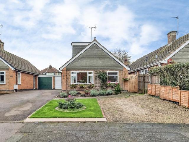 2 bedroom detached bungalow for sale