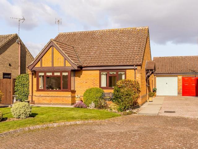 2 bedroom detached bungalow for sale