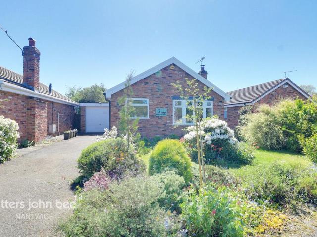 2 bedroom detached bungalow for sale