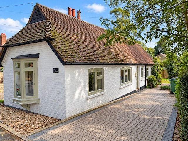 2 bedroom detached bungalow for sale