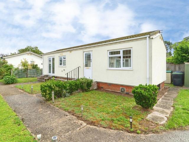 2 bedroom detached bungalow for sale