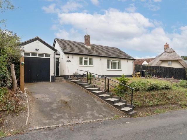 2 bedroom detached bungalow for sale