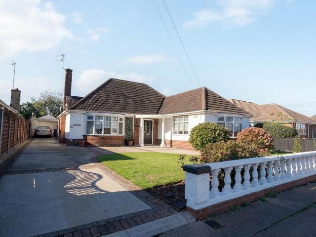 2 bedroom detached bungalow for sale