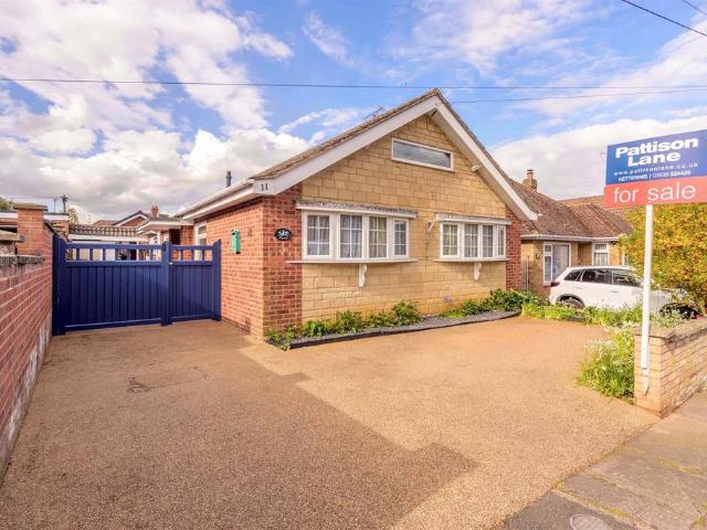 2 bedroom detached bungalow for sale