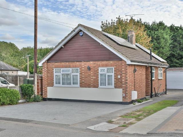 2 bedroom detached bungalow for sale