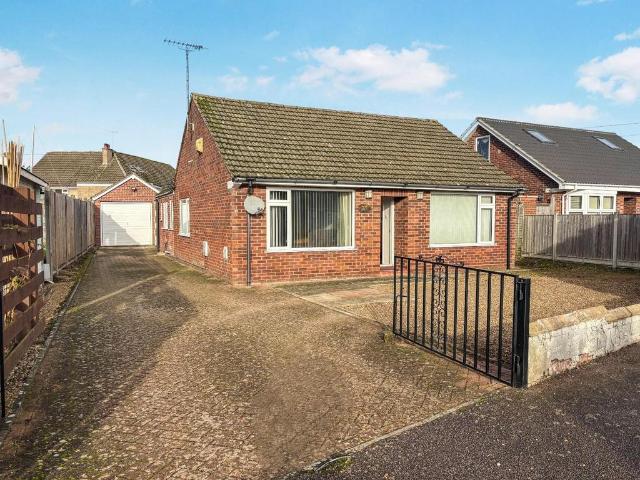2 bedroom detached bungalow for sale