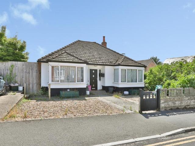 2 bedroom detached bungalow for sale
