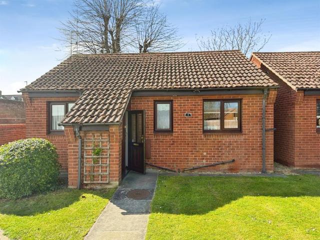 2 bedroom detached bungalow for sale
