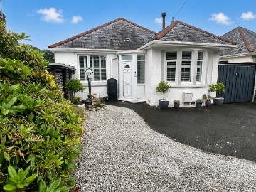 2 bedroom detached bungalow for sale